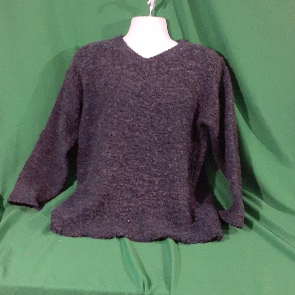 Bass M v neck wool blend fuzzy sweater